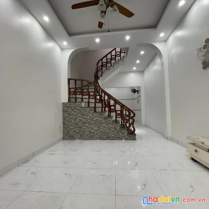 Bán nhà 4t đa sĩ, 52m, kinh doanh, ô tô 7 chỗ qua nhà, 5 tỷ.
