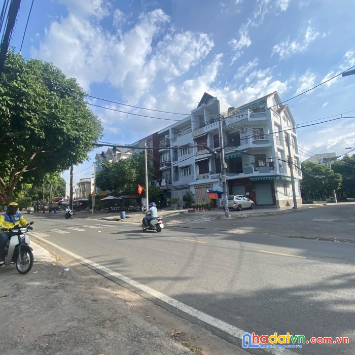 Nhà ngang 8,5m,đẹp vào ở ngay-hẻm xe hơi quay đầu ngay tp thủ đức- giá 5,8 tỷ