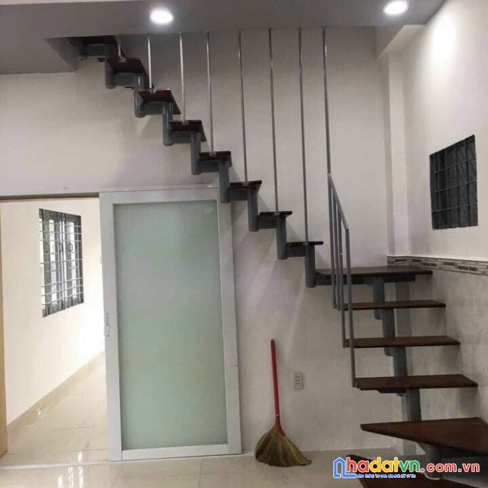 Bán nhà tân phú,sát mặt tiền ô tô vô tận nhà,2 tầng , 51m2 chỉ 4 tỷ nhỉnh.
