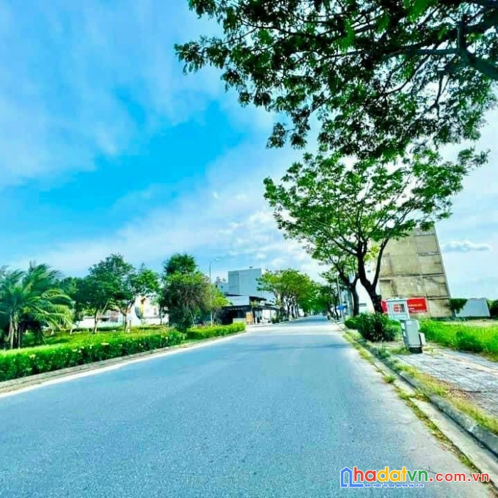 Bán cặp lô tổng diện tích 300m2 cạnh đh fpt đà nẵng giá chỉ hơn 15tr/m2