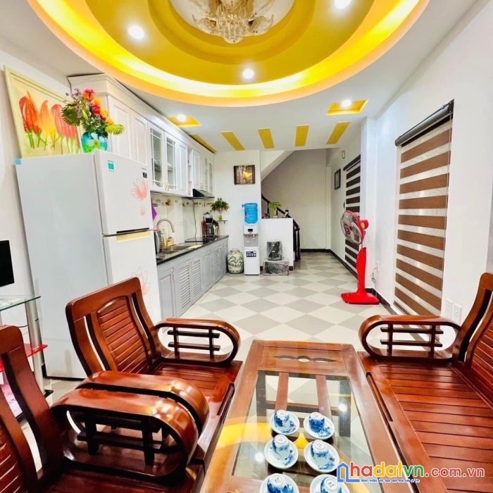 Lạc-hai bà trưng, lô góc, 6 tầng, gần phố, dân trí cao, giá nhỉnh 5 tỷ