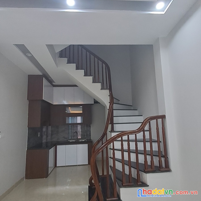 Chính chủ bán nhà 4 tầng  mới- thoáng sáng đẹp 
3 ngủ - gần ô tô - ngõ thông 
chủ tặng toàn bộ nội
