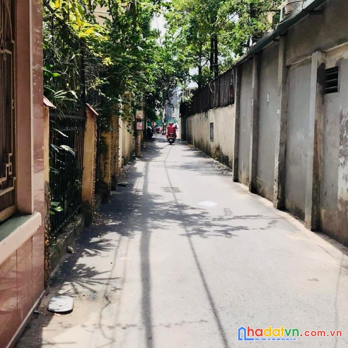 Bán đất tặng nhà hoàng quốc việt, 80m2 mặt tiền 8m, ngõ ô tô, 15 tỷ