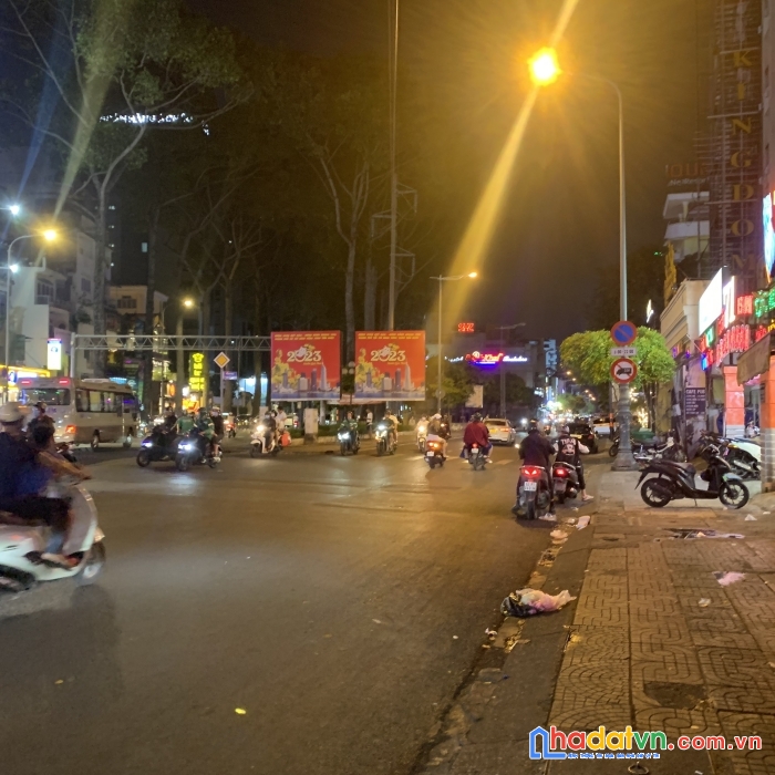 Bán nhà 2 mặt tiền đường cộng hoà -k300, dt: 165m2 (4.8x38m), cấp 4, 36 tỷ