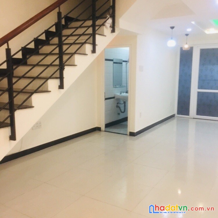 Bán gấp nhà 3 tầng đường lê thánh tôn nối dài,dt 85m2 gần siêu thị vincom.