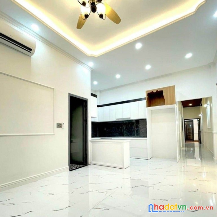 Nhà ngang hơn 5m - 102 xe hơi ngủ trong nhà - kề phú mỹ hưng - thông đủ đường - quận 7