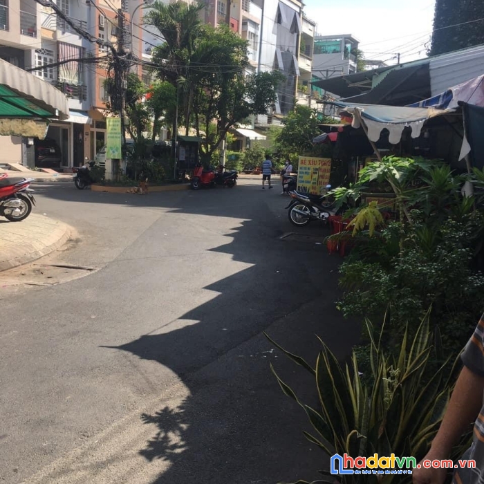 Bán nhà căn góc lạc long quân  - âu cơ, dt: 7x10m, 3 tầng, 5pn, giá  12.8 tỷ