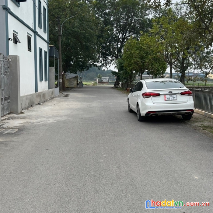 Bán lô đất cực đẹp tại kính nỗ uy nỗ đông anhi đường trải nhựa oto tránh chỉ 2,x tỷ
