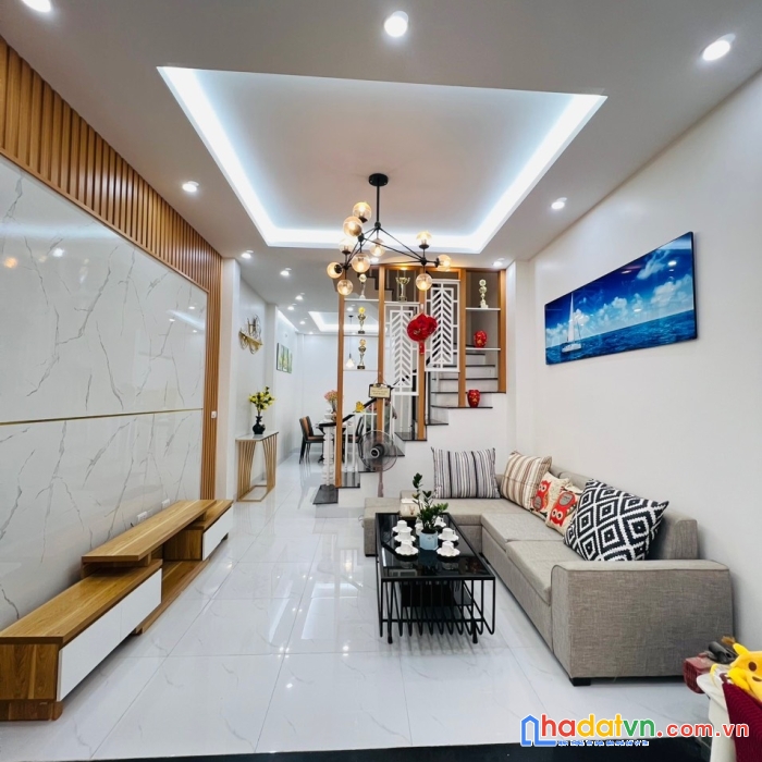 Chính chủ cần bán nhà đẹp 4 tầng phun nội thất tại hoàng mai hà nội