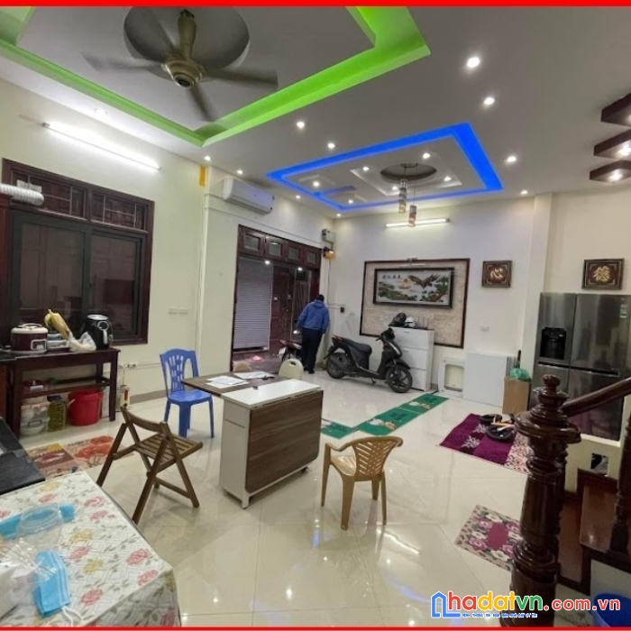Hoa hậu vương thừa vũ, nhà đẹp full nội thất dt39m2 x 4 tầng, mt4.2m, giá 3.7 tỷ.