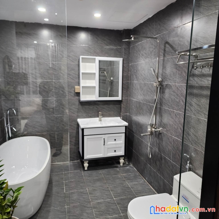 Nhỉnh 4  tỷ có nhà 7 tầng phố chính kinh nhân chính 32m ngõ nông kinh doanh gần phố lh0975124520