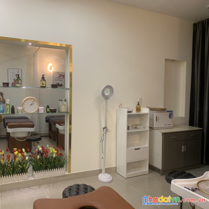 Ngay độc lập  và nguyễn xuân khoát, mt đường 14m, 4x18, 4 tầng. 9.8 tỷ tl