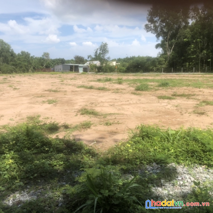 Cần bán lô đất 2  mặt tiền vị trí đẹp tại thị xã bến cát