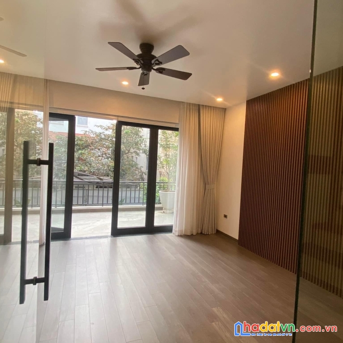 Bán nhà mặt phố cầu giấy - nhà mới   - thiết kế tỷ mỉ - tặng full nội thất 5 tầng thang máy- ngõ ô