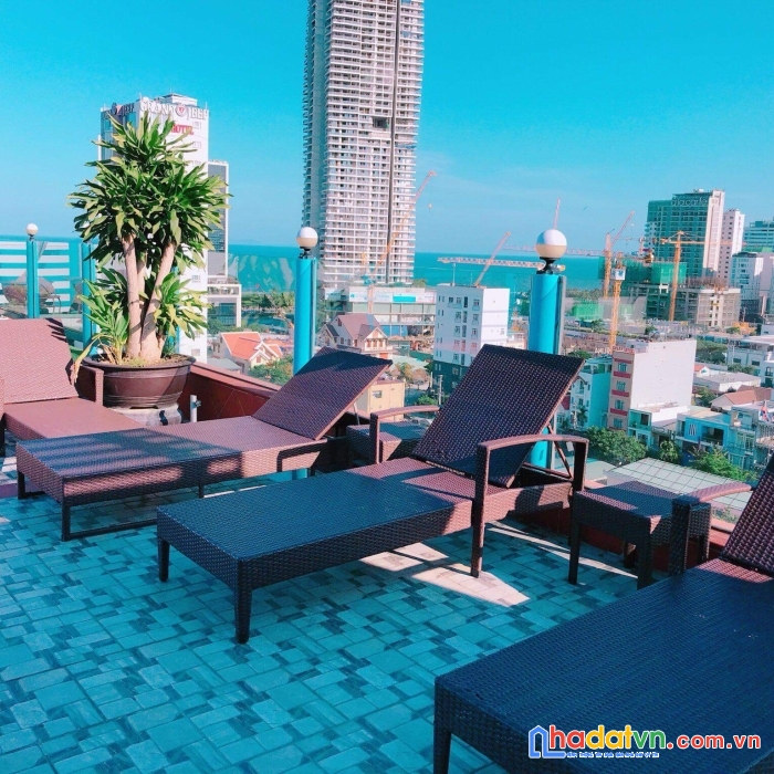 Chuyển nhượng ks 4 sao gần biển phạm văn đồng. cao 12 tầng. 90 phòng. có bể bơi vô cực.