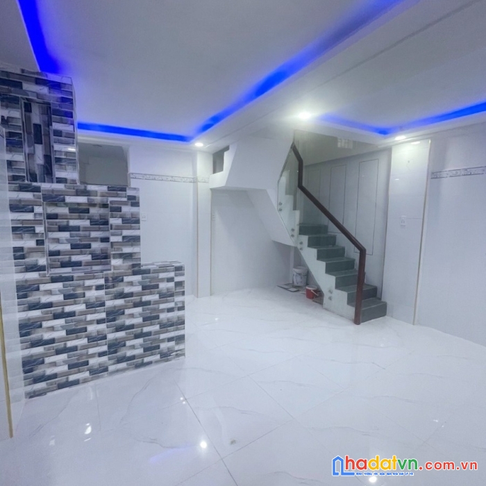 Nhà bán mới, đẹp  hẻm 219 âu dương lân p2q8 .giá : 3.2 tỷ tl