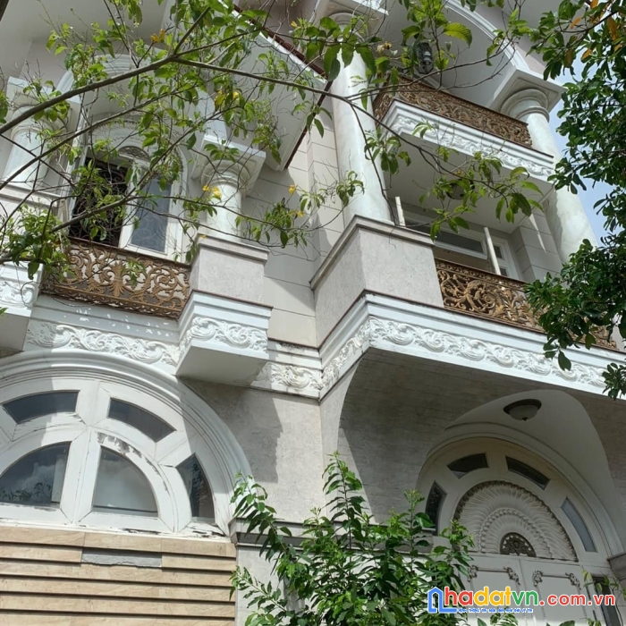 Hot - biệt thự sân vườn siêu đẹp, khu vip, bình thạnh, 270m2, 3 tầng, tiện đi sân bay