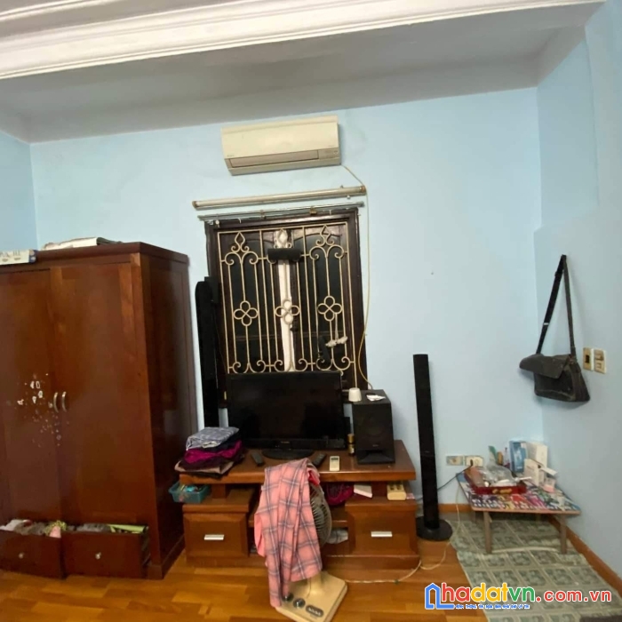 Cc cần bán gấp nhà  phố hào nam, đống đa, ô 35 m2, mt 4m, 4 tầng, nhỉnh 4 tỷ