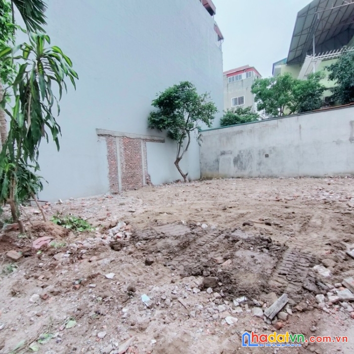 Thửa đất phân lô, ôtô tránh, diện tích 170m2, mặt tiền 10m, cách 5m ra mặt phố hồng tiến.