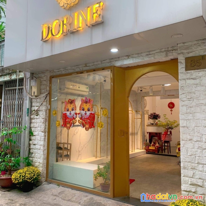 Do muốn đổi sang mặt bằng rộng hơn nên mình đang cần sang lại mặt bằng shop quần áo.
