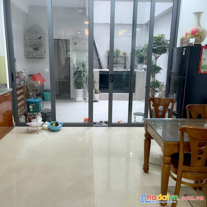 Bán nhà mặt phố phùng khoang 
thanh xuân. gần chợ phùng khoang,
vị trí đẳng cấp vỉa hè rộng
kinh