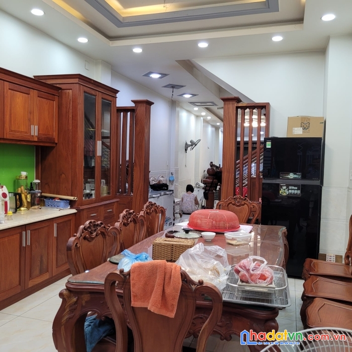 Giảm còn 12tỷ nhà mt chợ phạmvănbạch gòvấp 100m 4tầng tặngnt gỗquý