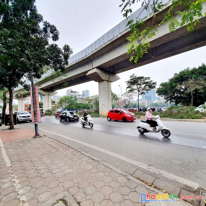 Mặt phố hoàng cầu - siêu phẩm view hồ - kinh doanh siêu đỉnh _chỉ 300tr/m