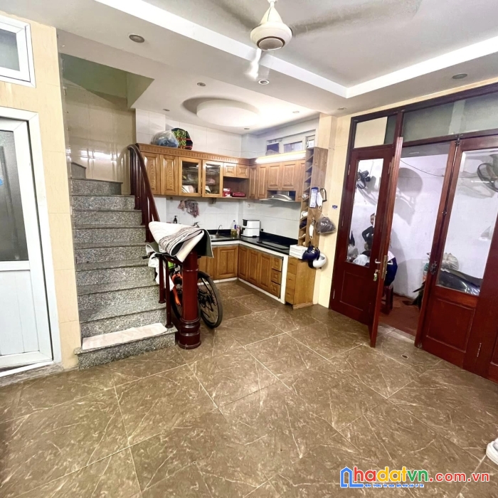 Bán nhà ngõ chợ khâm thiên - đống đa. gần phố. dt 34m2. 6 tầng. mt 5,4m. giá 3,2 tỷ