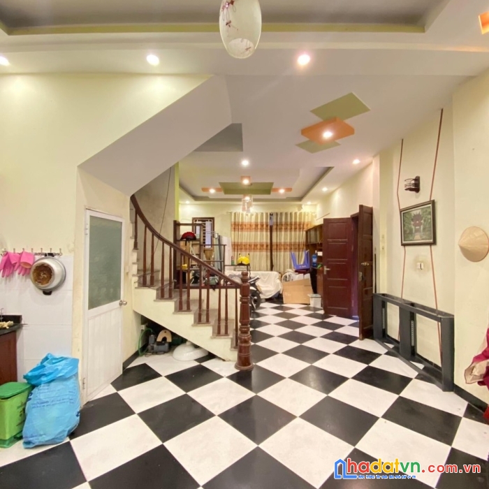 Bán nhà gần công viên cầu giấy 40m2, 4 tầng, 4 ngủ, nhà đẹp về ở luôn. nhỉnh 4 tỷ.

 ảnh thật
