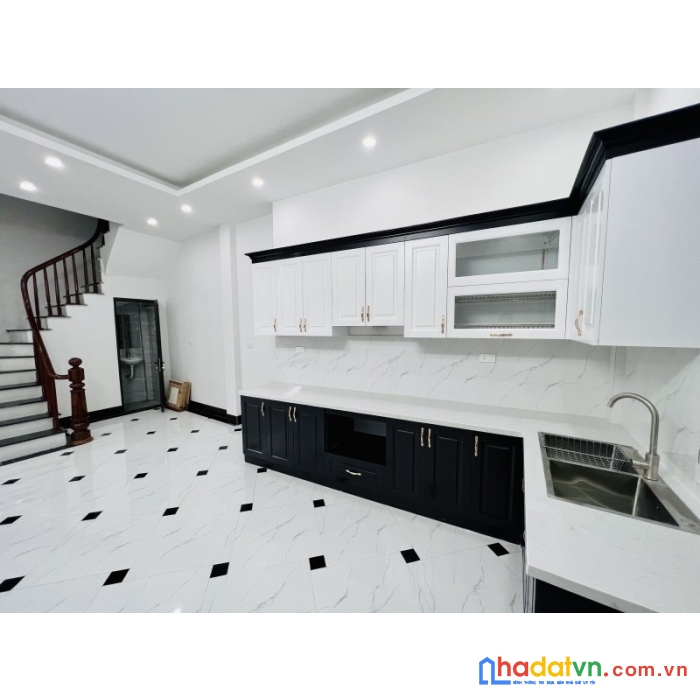 Bán nhà chùa quỳnh hai bà trưng 52m2 x 5 tầng, mt 3.5m giá 8.25 tỷ