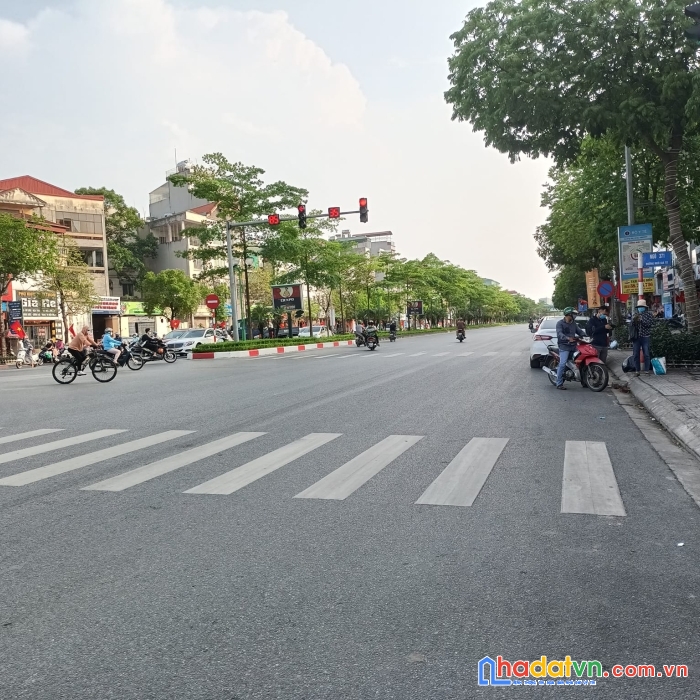 Bán nhà mặt phố ngô gia tự, vị trí đắc địa, kinh doanh đa dạng, giá 125tr/m2.