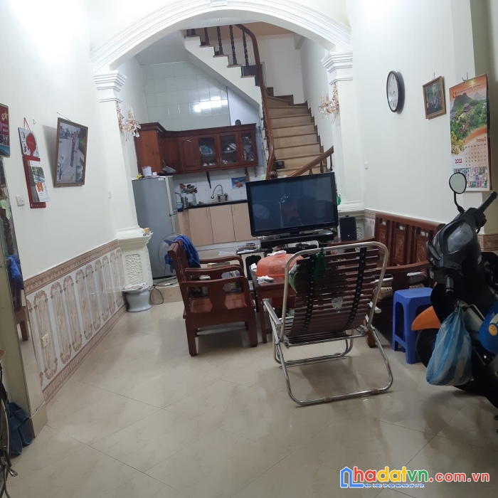 Bán nhà ngõ trung tả - khâm thiên - đống đa. dt 40m2. 4 tầng. giá 4,3 tỷ