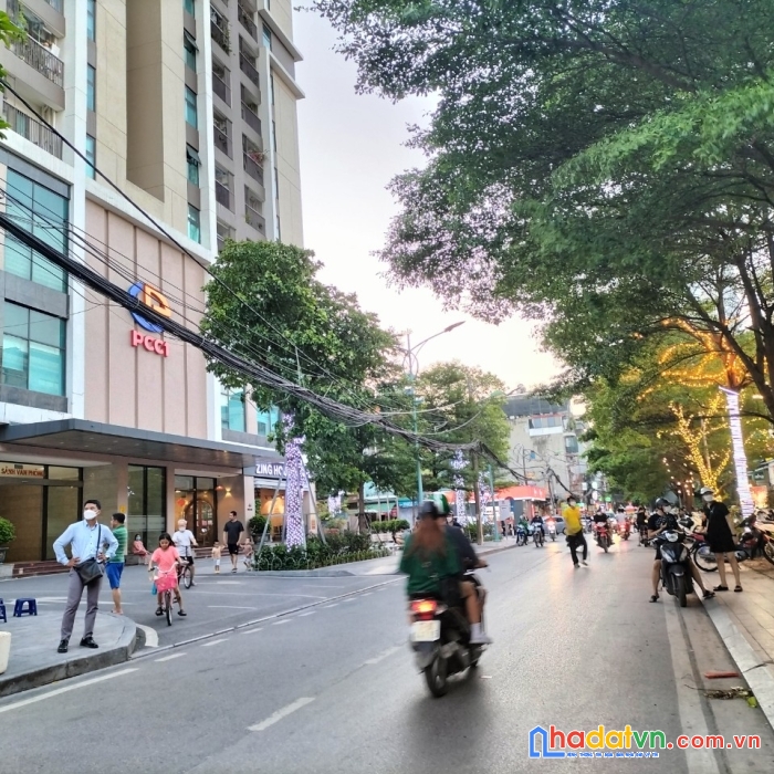Chính chủ bán đất phố phùng hưng dt 155m2, mt 12m giá chỉ 15 tỷ
