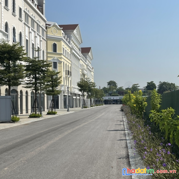 Tôi cần bán lại khách sạn 122m2, 2 mặt tiền đường hạ long, nhà hàng tầng 1 và 16 phòng khách sạn