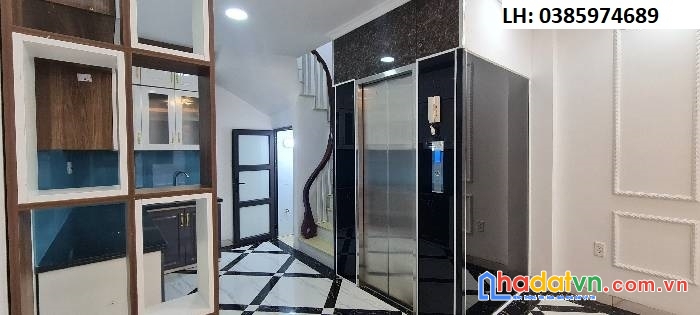 Nhà 6 tầng - thang máy xịn sò - nhỉnh 4 tỷ - trung tâm thạch bàn, cổ linh.