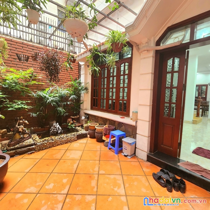 Bán nhà nguyễn đình thi. đi bộ 2 phút hồ tây. dt 73m2. giá 8,9 tỷ