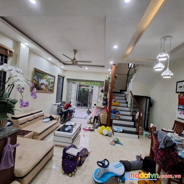 Xuân la tây hồ 50m2 mặt tiền 5.2m nhà đẹp ô tô vào nhà tặng lại toàn bộ nội thất
