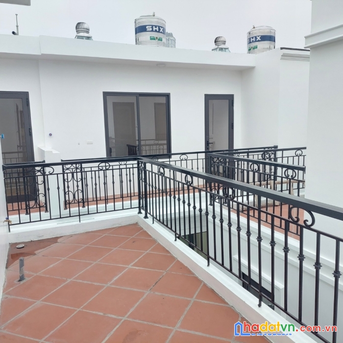 Bán nhà 390 nguyễn văn cừ 45mx6t thang máy, gara ôtô 0868246333