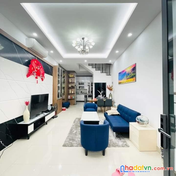 Bán nhà gia thụy 42m 5 tầng ô tô đỗ cửa - ngõ thông 3.85 tỷ lh e tâm lô góc