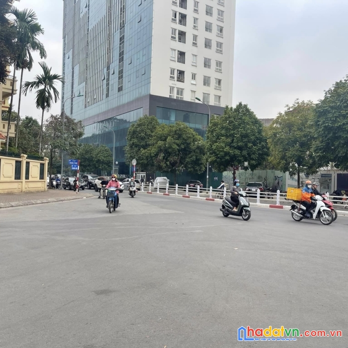 Hàng hót mót bán - trung tâm ba đình - mặt phố kinh doanh đỉnh - sổ hoa hậu - bay nhanh