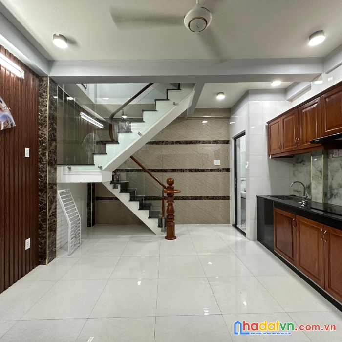 Chính chủ cần bán nhà  1 trệt, 2 lầu  đường huỳnh văn bánh, q.phú nhuận, tp hcm