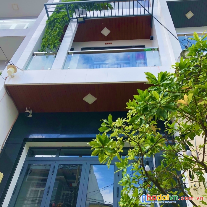 Bán nhà chính chủ 3 tầng nhà đẹp, đủ tiện nghi. giảm giá mạnh cho khách thiện chí.