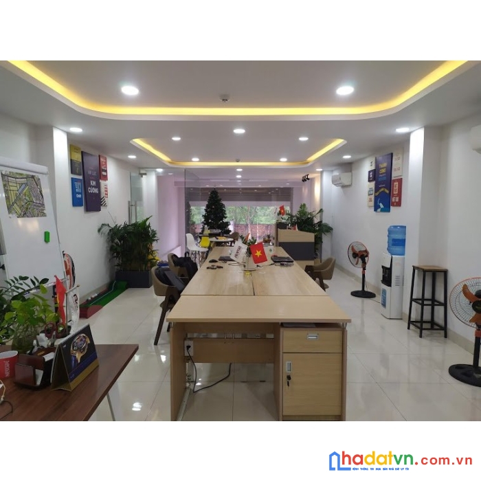 Cho thuê căn nhà thích quảng đức 1 trệt, 7 lầu 1 sàn 85m2 xuất hiện thang máy, sàn trống nhà còn