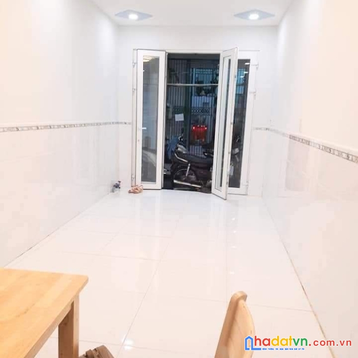 Nhà đẹp rẻ hẻm rộng 3,5 m bến vân đồn q4  diện tích 27,5 m 
3x10 trệt lầu 2pn 2wc nhà mới hơn 2 tỷ