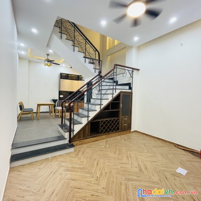 Ngộp bán nhà trường sa quận 3 34m2 3 tấm btct đehp hẻm kinh doanh thông