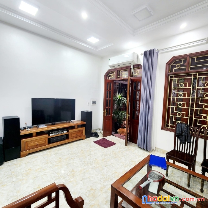 Bán nhà lạc long quân - tây hồ. ô tô 20m. dt 34m2. 5 tầng. giá 4,3 tỷ