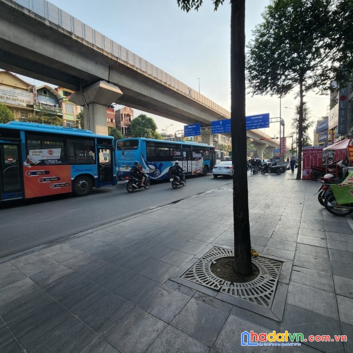 Bán nhà mặt phố tại đường quang trung quận hà đông 
mặt phố quang trung vỉa hè rộng rãi đoạn gần