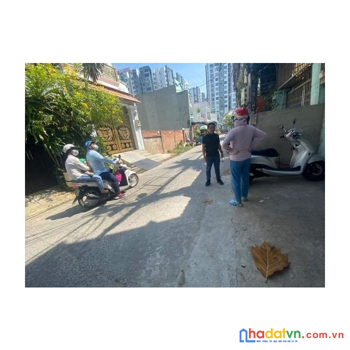 Bán nhà 2 tầng, 100m2, hẻm thông 8m, đối diện aeon tân phú, giá ngộp, chỉ 5
