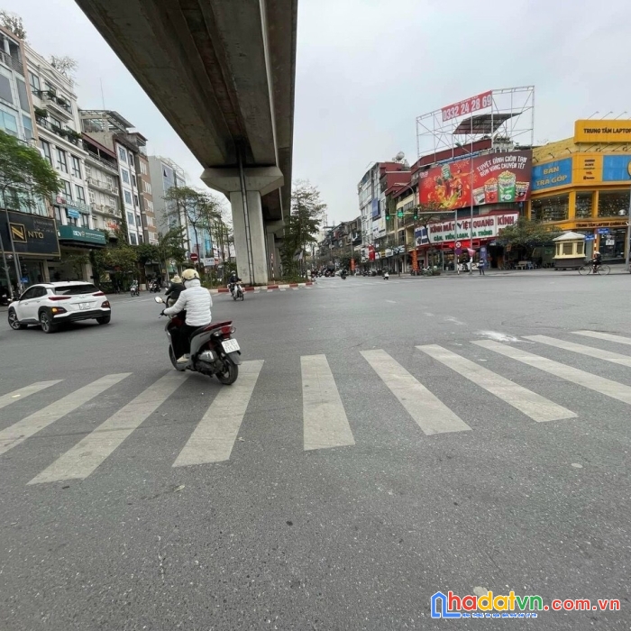 Bán nhà mặt hồ hoàng cầu, tt đống đa kd sầm uất.  dt 350m2 giá chào bán 148 tỷ.