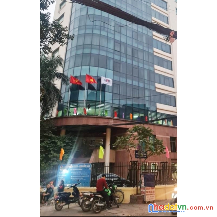 Bán nhà, mặt phố, thanh xuân, 134m2 tòa nhà 8 tầng, cần bán gấp định cư nước ngoài.